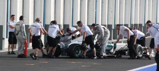 Alineación de pilotos participantes en los test para 'rookies' de Magny-Cours 2012