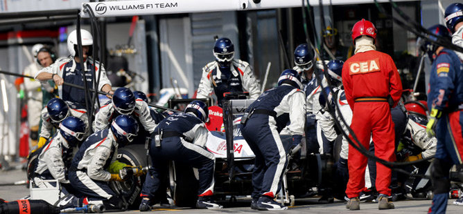 Pastor Maldonado cambia sus gomas en Monza