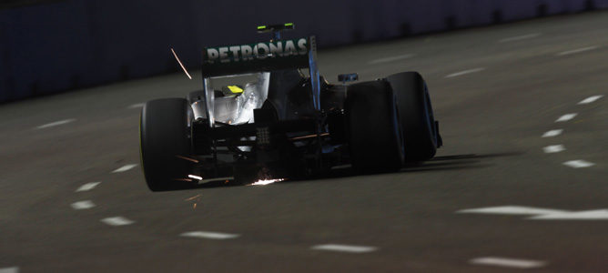 Nico Rosberg echa chispas en la carrera de Singapur 2011