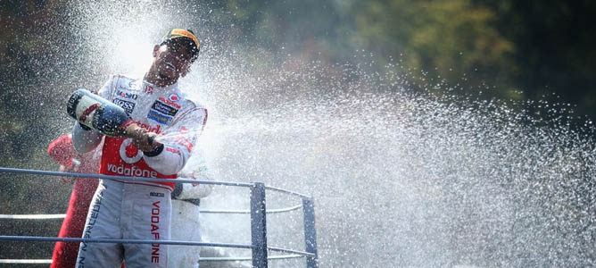 Lewis Hamilton en el podio de Monza