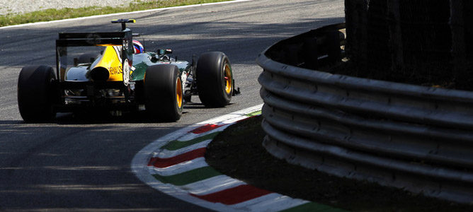 Vitaly Petrov en el asfalto de Monza