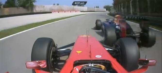 Alonso intenta pasar a Vettel en el GP de Italia