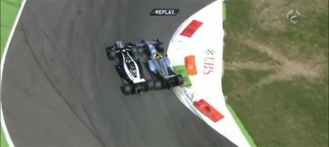 Senna intenta adelantar a Rosberg en el GP de Italia