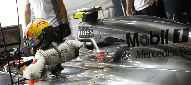 Lews Hamilton subiendo a su MP4-27