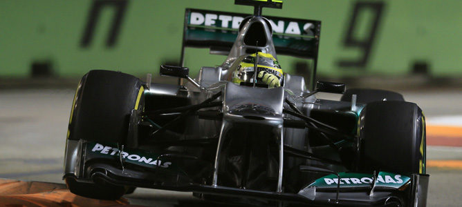 Nico Rosberg en la triple chicane de Singapur con Mercedes