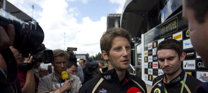 Romain Grosjean con la prensa