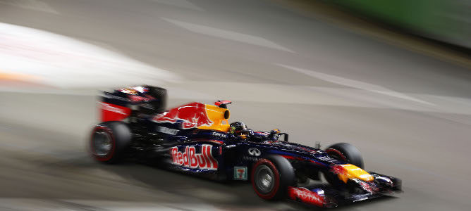 Vettel compitiendo en Singapur 2012