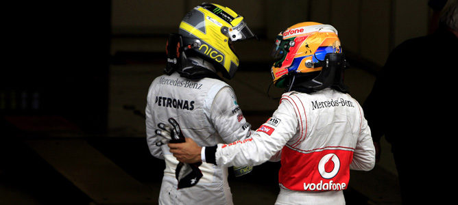Nico Rosberg y Lewis Hamilton en China 2012
