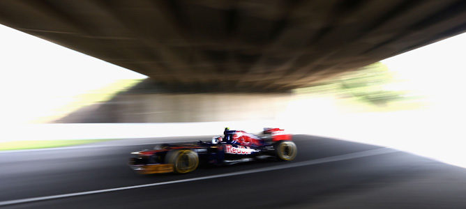 Jean-Eric Vergne bajo el puente del circuito de Suzuka