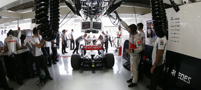 Interior del box del equipo McLaren