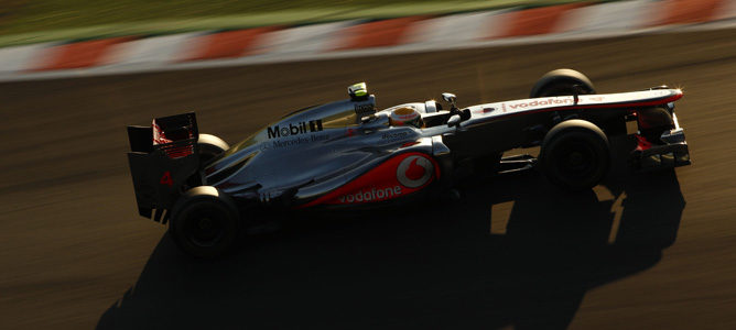Lewis Hamilton con su McLaren MP4-27