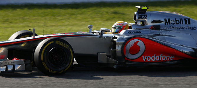 Lewis Hamilton a bordo de su McLaren MP4-27
