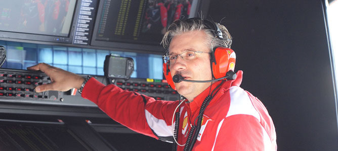 Pat Fry en el muro de Ferrari