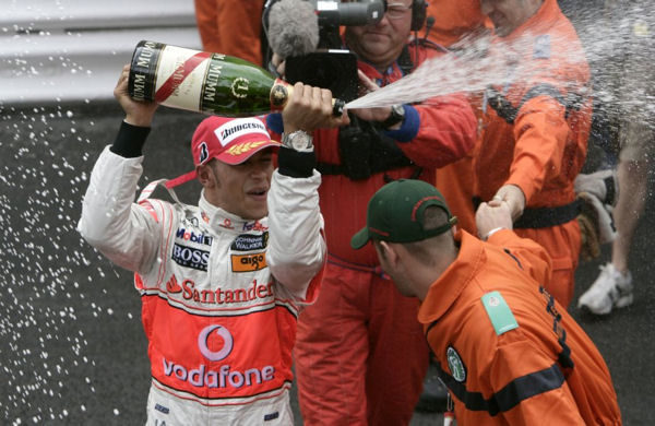 Hamilton: "Estuve pensando en Ayrton Senna durante las últimas vueltas"