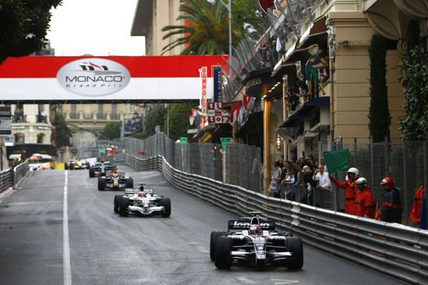 Lauda: "Correr rápido al lado de un muro no es peligroso"