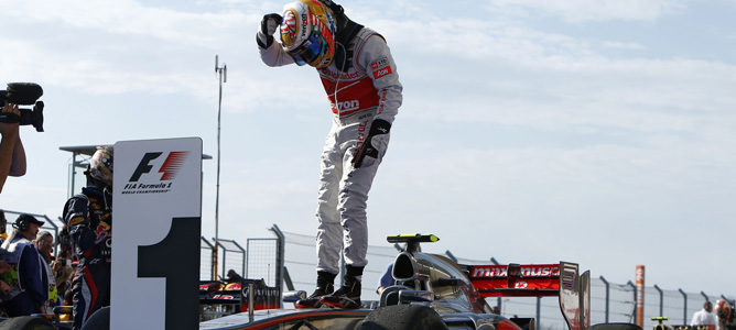 Lewis Hamilton celebra su victoria en Estados Unidos 2012