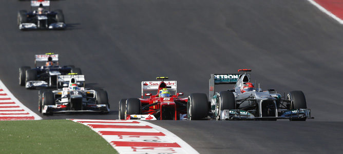 Michael Schumacher por delante de Massa en Austin 2012