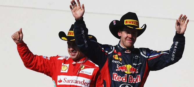 Sebastian Vettel y Fernando Alonso en el podio de Austin