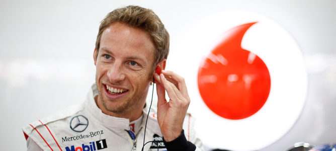 Jenson Button sonriente en su box