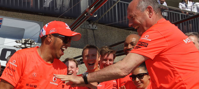 Celebración de Hamilton tras su victoria en el GP de Canadá 2012