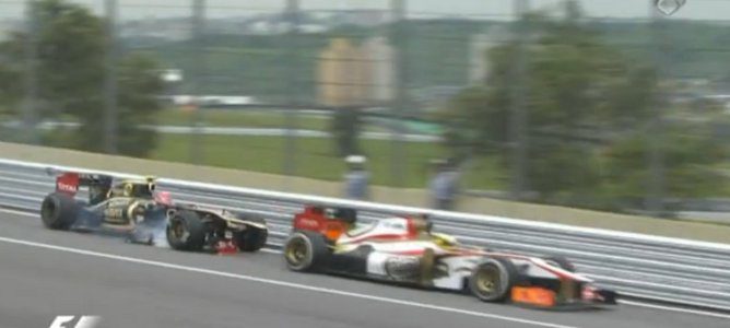 Grosjean tras el toque con Pedro de la Rosa