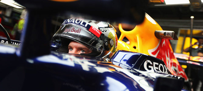 Sebastian Vettel en el interior de su RB8 en Brasil