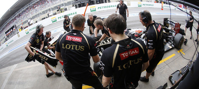 Cambio de alerón delantero para Grosjean en la Q1 de Brasil 2012