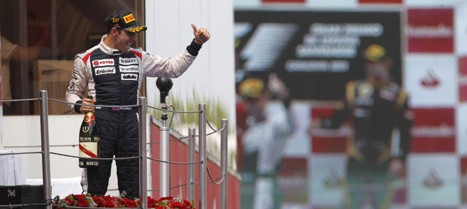 Pastor Maldonado en el podio de Montmeló 2012