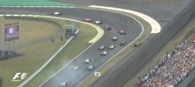 Kimi por la escapatoria, Vettel encarando la curva