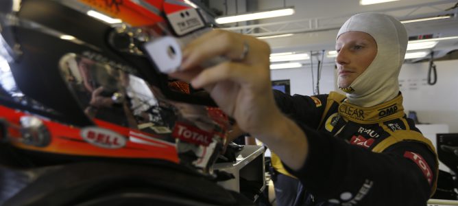 Romain Grosjean en el box de Lotus