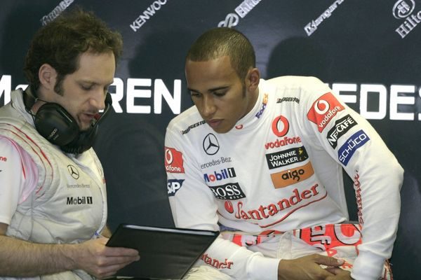 Hamilton bromea sobre el accidente de su padre