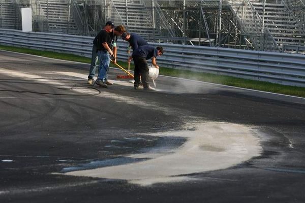 Reasfaltan la horquilla antes de la carrera