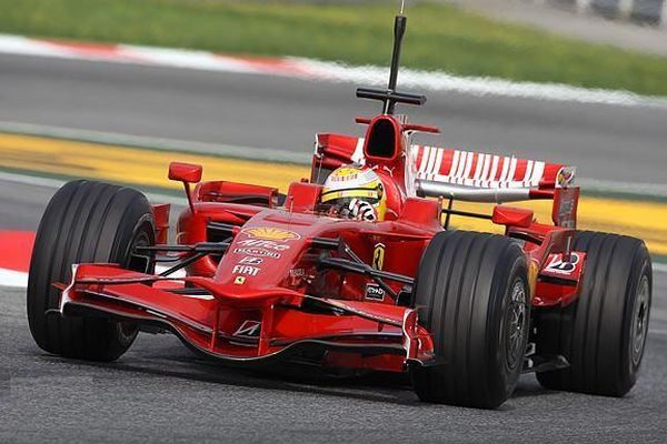 Luca Badoer vuelve a dominar en Montmeló