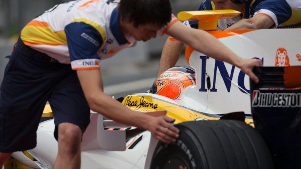 Piquet sorprende a todos en el último día de test