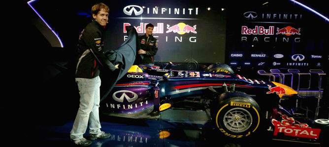 Vettel y Webber desvelan el nuevo Red Bull RB9 en Milton Keynes