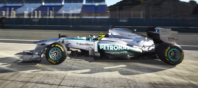 Mercedes W04 con Nico Rosberg al volante