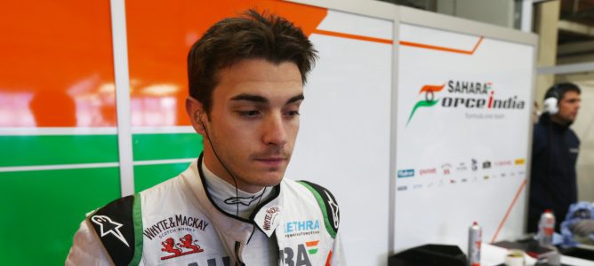 Jules Bianchi en el garaje de Force India en Jerez