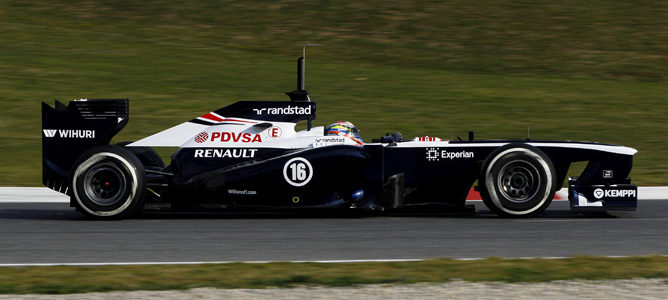 Pastor Maldonado pilota su nuevo Williams FW35 en Montmeló
