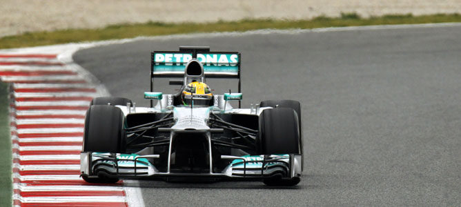 Lewis Hamilton lidera y cierra la cuarta jornada de test en Barcelona