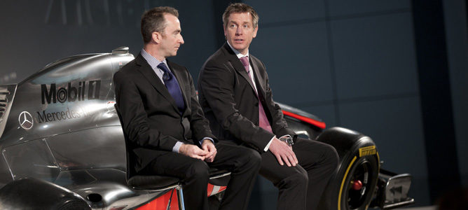 Paddy Lowe y Tim Goss en la presentación del McLaren de 2012
