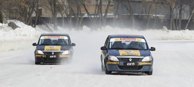 Kimi Räikkönen y Charles Pic disfrutaron sobre el hielo en Moscú