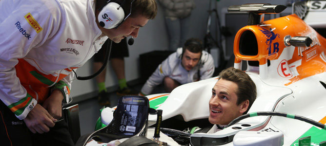 Adrian Sutil durante los test de Barcelona 2013