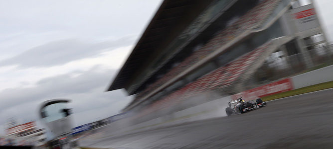 Esteban Gutiérrez rueda sobre mojado en los test de Barcelona