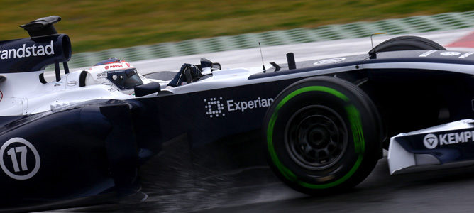 Valtteri Bottas con los intermedios en los test de Barcelona