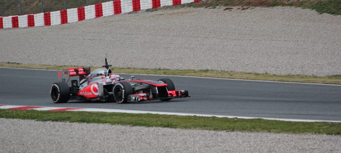 Button lidera y Grosjean protagoniza una bandera roja en la segunda mañana de test en Barcelona
