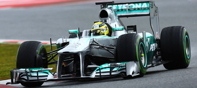 Nico Rosberg pilota el Mercedes W04 en Barcelona