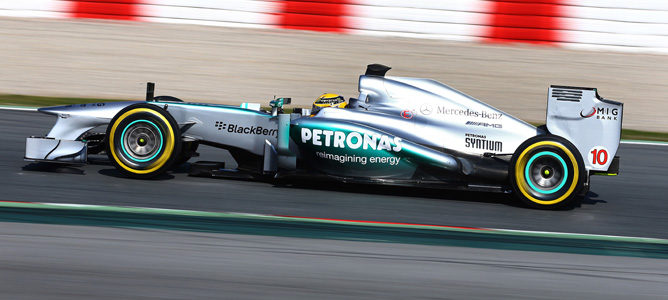 Lewis Hamilton concluye la penúltima jornada de test en Barcelona con el mejor tiempo