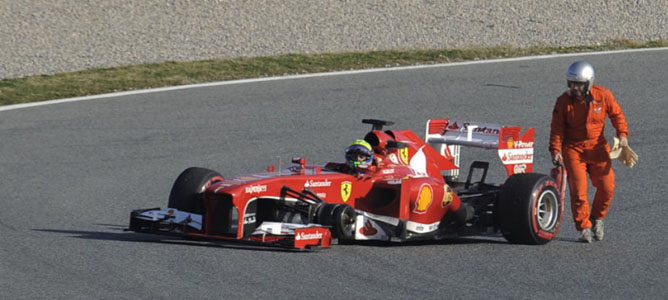 Felipe Massa terminó antes de tiempo la tercera jornada de test en Barcelona por un problema en su rueda delantera izquierda