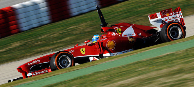 Fernando Alonso durante los test de Barcelona con Ferrari