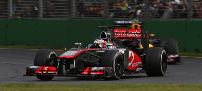 Jenson Button por delante de Mark Webber en Australia 2013